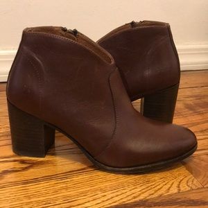 NWT Frye Nora Zip Short